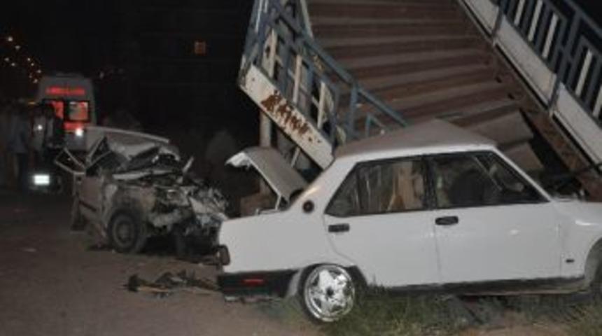 Yozgat'ta trafik kazası: 2 &ouml;l&uuml;, 4 yaralı