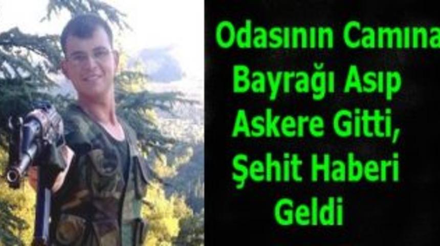 Askere giderken evin  camına bayrak asmıştı