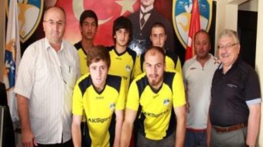 &Ccedil;aycumaspor 10 Futbolcuyu Renkelrine Bağlayarak Transferi Tamamladı