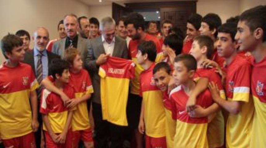 Kağıthane Belediyesi'nden T&uuml;rk Sporuna Destek