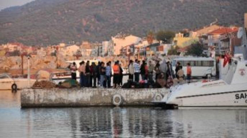 &Ccedil;anakkale'de 36 M&uuml;lteciyi Boğulmaktan Sahil G&uuml;venlik Kurtardı