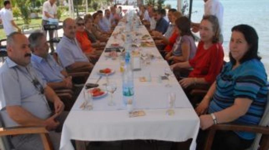 Kaymakam Karatekeli Personeliyle Son Kez Yemekte Buluştu