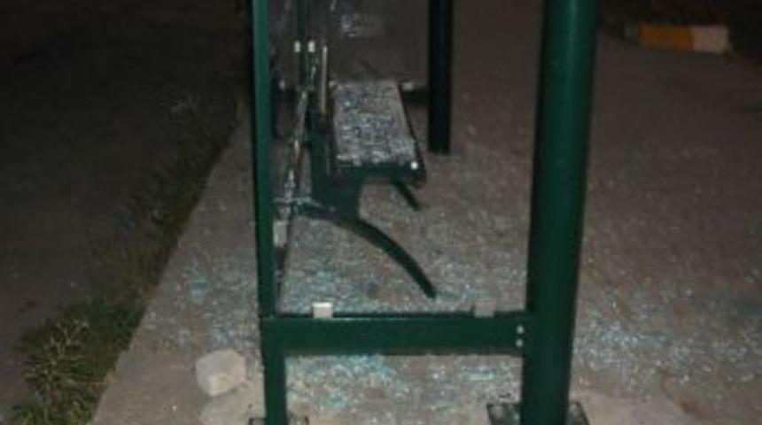 Uzunk&ouml;pr&uuml;'de Otob&uuml;s Durakları Par&ccedil;alandı