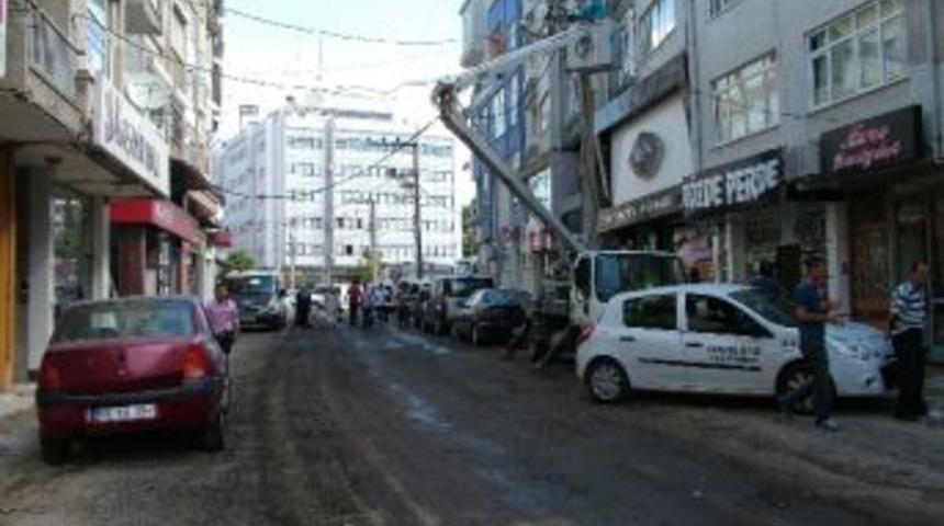 &Ccedil;orlu`da Elektrik Kabloları Yer Altına Alınıyor