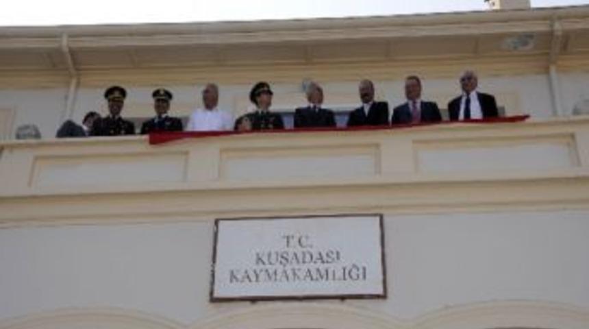 Kuşadası&rsquo;nda Buruk Kurtuluş Sevinci