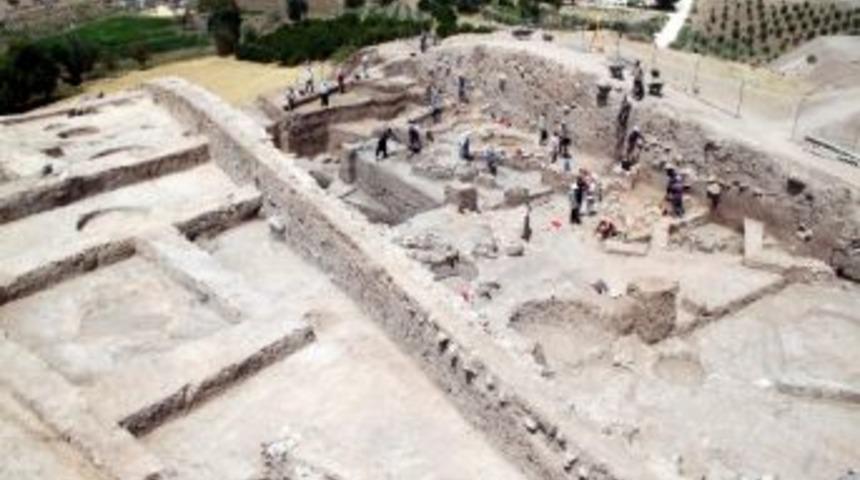 Hitit D&ouml;nemine Ait Tablet Ve Kalıntılar Bulundu