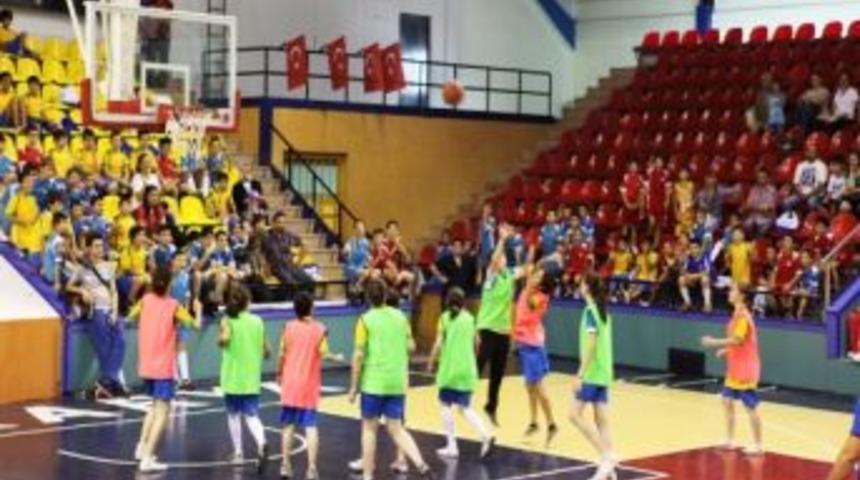 B&uuml;y&uuml;kşehir Belediyesi Yaz Spor Okulları Sona Erdi
