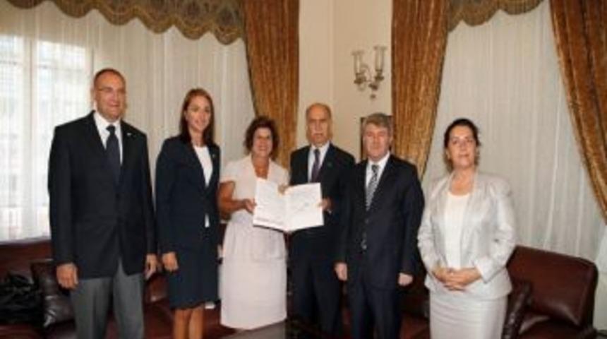 Bursa'ya Sağlık Meslek Lisesi