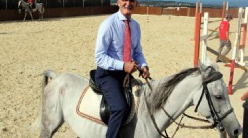 Başkan Yılmaz, Ata Binerek Stres Attı
