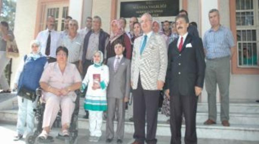 Engelli &Ccedil;iftin Nikah Şahitliğini Vali Yaptı