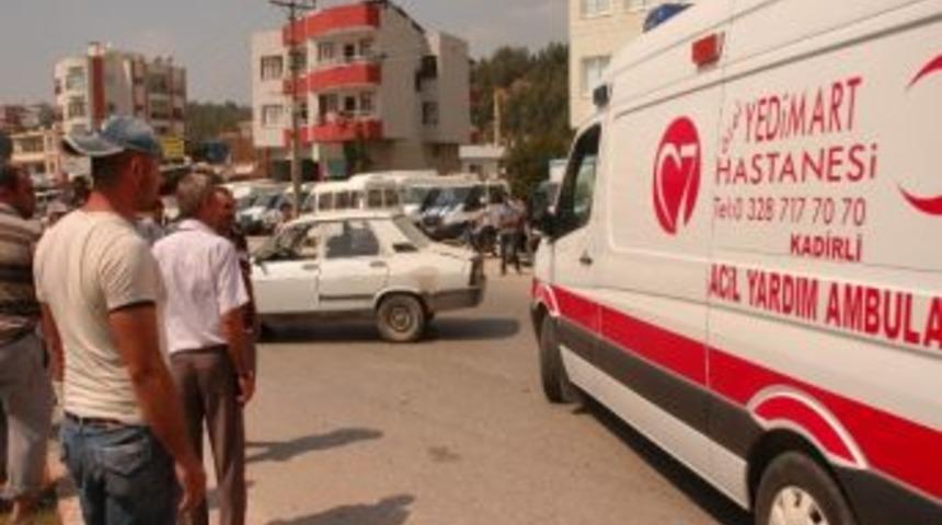 Yolun Karşısına Ge&ccedil;mek İsterken Otomobil &Ccedil;arptı