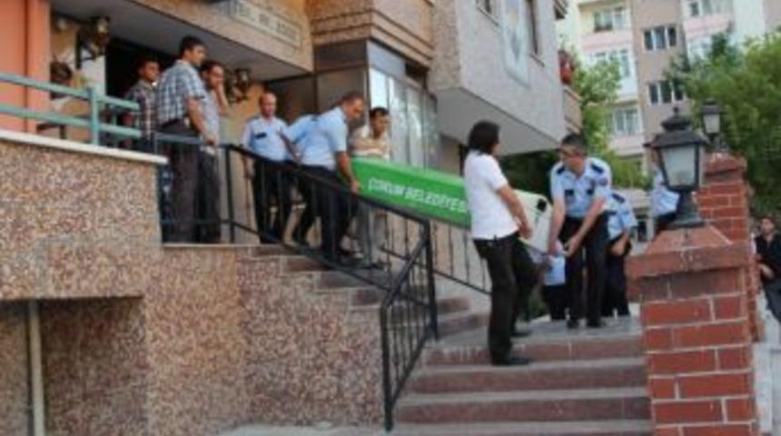 Kadın gardiyan intihar etti