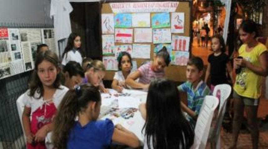 Şehitler İ&ccedil;in Ağlayan &Ccedil;ocuk