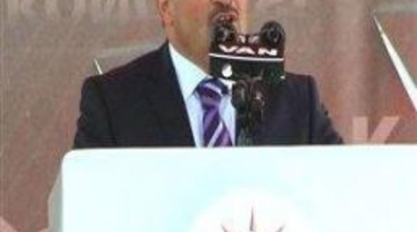 Ak Parti&rsquo;li Aras&rsquo;tan Deprem S&uuml;reci Değerlendirmesi