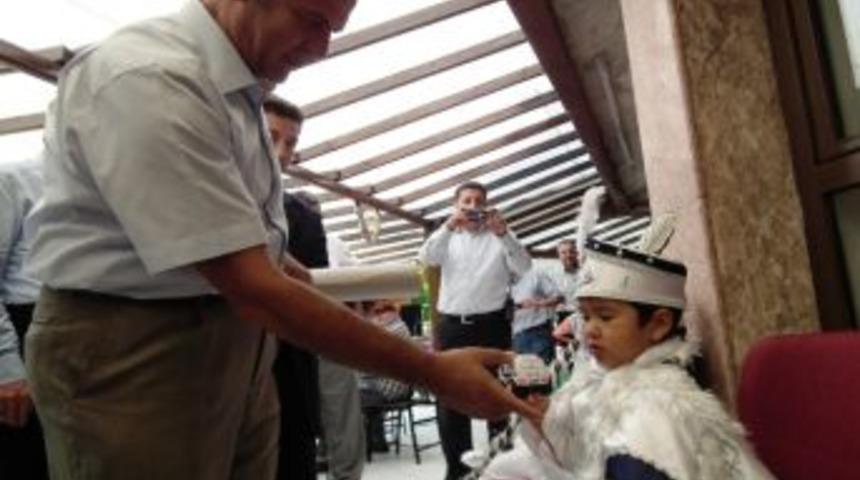 Meydan Aşevi Derneği 9 &Ccedil;ocuğa S&uuml;nnet Ettirdi