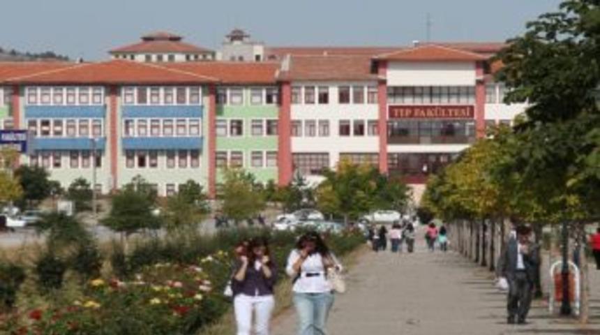 Dp&uuml; Tıp Fak&uuml;ltesi Dekanı Prof. Dr. Osman Gen&ccedil;: