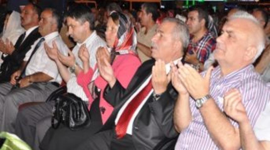 Şehitler İ&ccedil;in Meydanda Mevlit Okutuldu