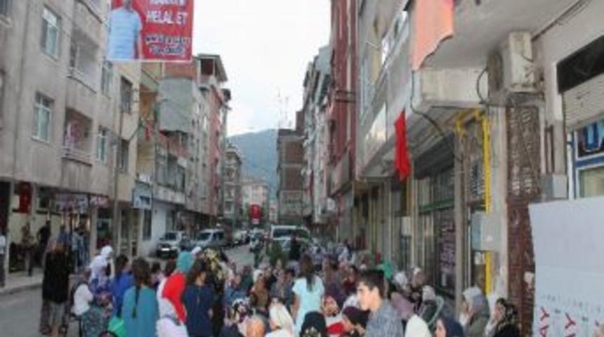 Şehit Eşinin Kamuflajını Giydi