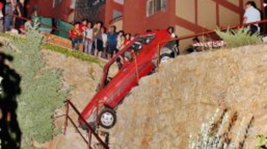 Acemi S&uuml;r&uuml;c&uuml;n&uuml;n Hatası Az Kalsın Faciayla Sonu&ccedil;lanacaktı