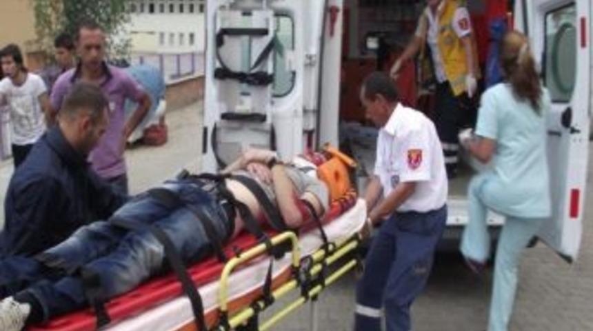 Motosikletler &Ccedil;arpıştı: 3 Yaralı