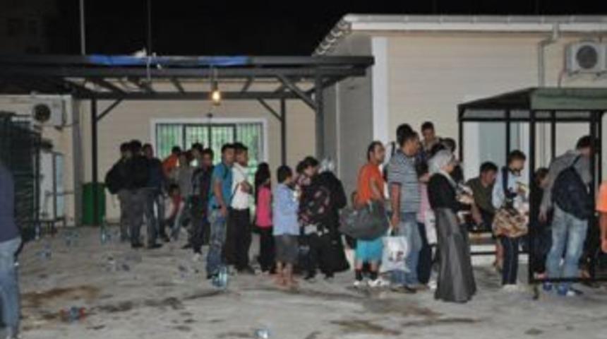 Ege sahillerine m&uuml;lteci akını