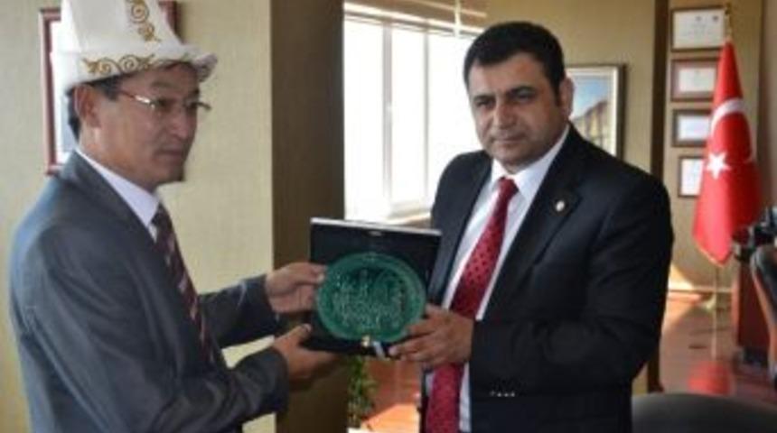 Kırgız Heyetinden &Ccedil;om&uuml;&rsquo;ye Ziyaret