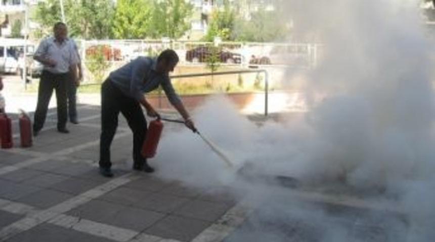 Bing&ouml;l İl Sağlık M&uuml;d&uuml;rl&uuml;ğ&uuml;&rsquo;nde Yangın Tatbikatı