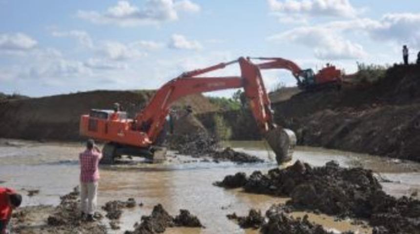 Namazgah Barajı'nda T&uuml;nel İnşaatı Tamamlandı