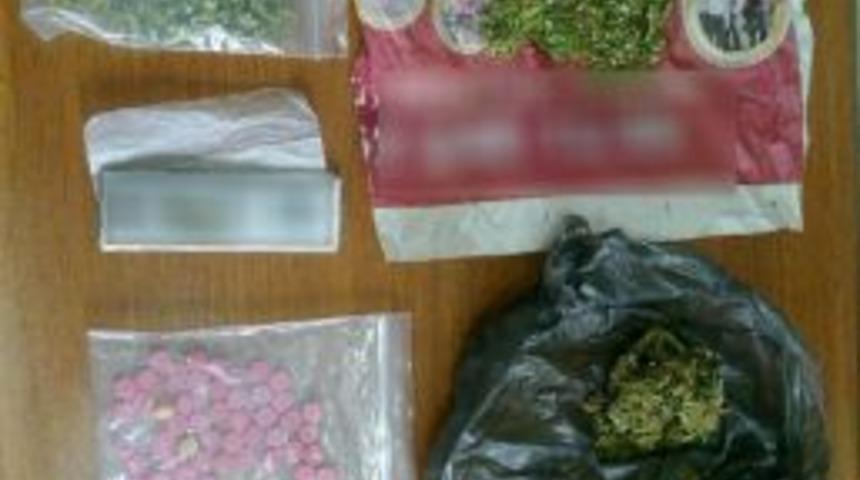 Trafik Kontrol&uuml;nde Uyuşturucu Ele Ge&ccedil;irildi