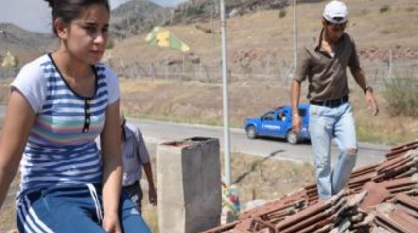 &ldquo;Keşke Evimiz Yıkılsaydı Da Şehitlerimiz Olmasaydı&rdquo;