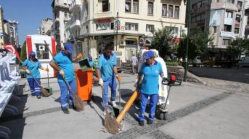 Konak'ta Temizlik Ordusu Harekatta