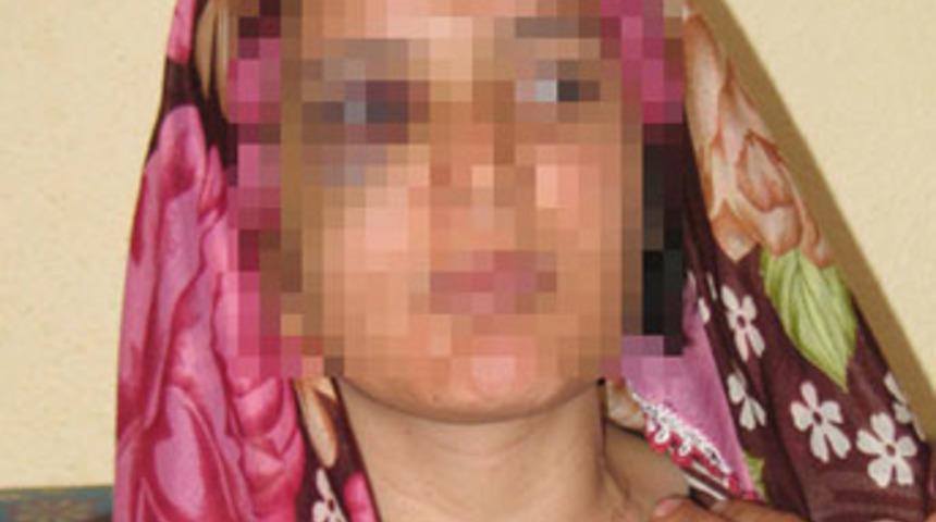 Hamile eşinin karnına oturdu