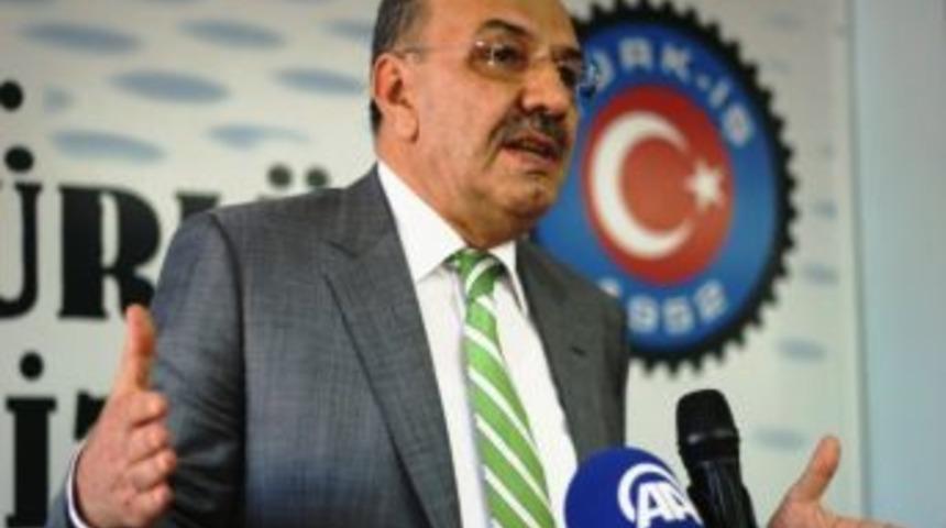 T&uuml;rk-iş Genel Başkanı Mustafa Kumlu'dan "arka Bah&ccedil;e" &Ccedil;ıkışı