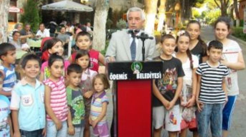 &Ouml;demişli &Ccedil;ocuklar Kitaplara Koştu