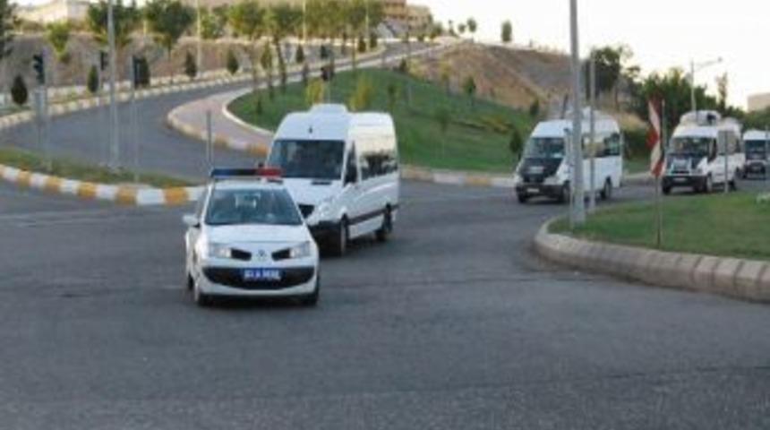 Yurt Ve Okullardaki M&uuml;lteciler, &Ccedil;adır Kentlere Sevk Edildi