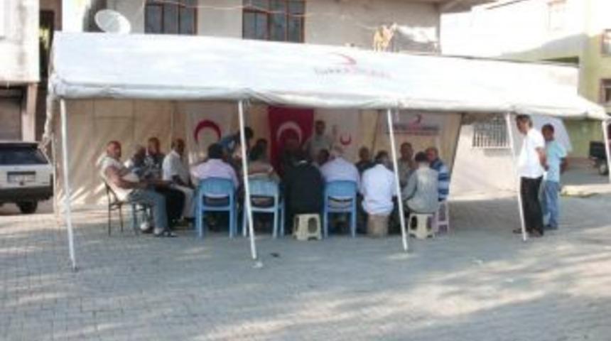 Kızılay taziye &ccedil;adırı kurdu