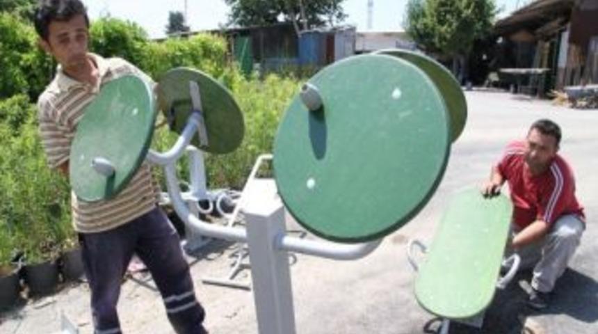 Parkların Bank Ve Spor Aletleri Belediyeden