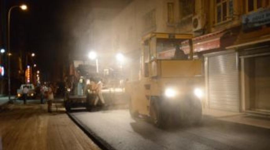 Adana'da Yollar Gece G&uuml;nd&uuml;z Asfaltlanıyor