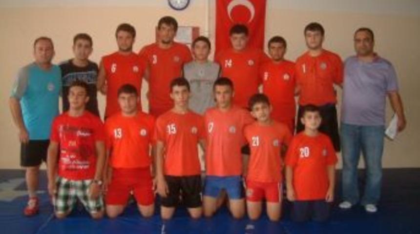 Burhaniye&rsquo;de Ata Sporuna B&uuml;y&uuml;k İlgi