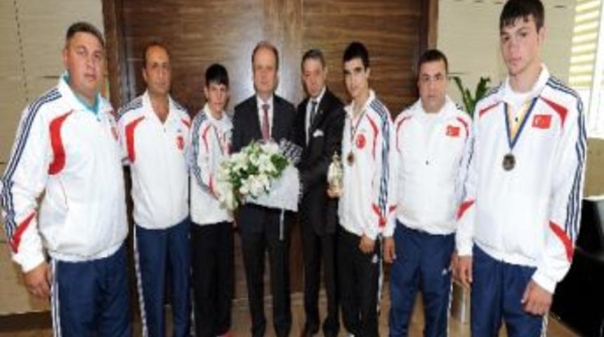 Osman Aydın Gururlandırdı