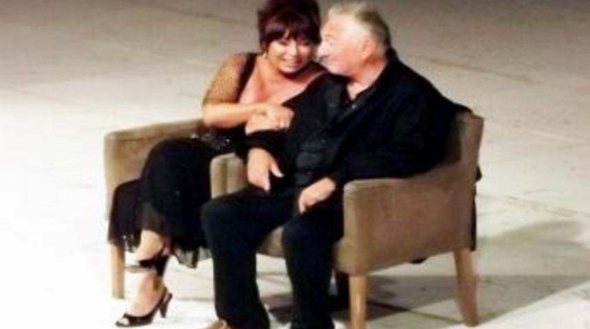 Ali Poyrazoğlu Ve Nilg&uuml;n Belg&uuml;n Ayvalık&rsquo;ta Sahneye &Ccedil;ıktı