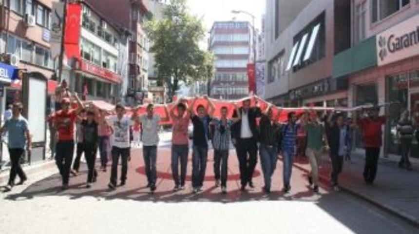 &Ouml;ğrencilerden &ldquo;ter&ouml;re Lanet&rdquo; Y&uuml;r&uuml;y&uuml;ş&uuml;