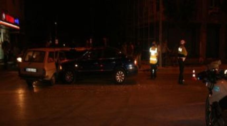 Karaman&rsquo;da İki Otomobil &Ccedil;arpıştı: 1 Yaralı