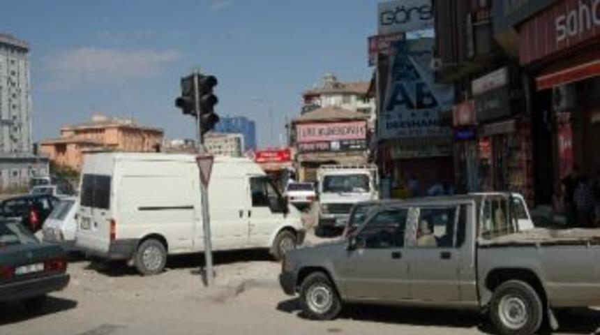 &Ccedil;evreyolu &Uuml;st Ge&ccedil;it Kavşağı Otopark Oldu