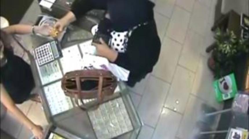 Hırsızlık Anı G&uuml;venlik Kamerasında