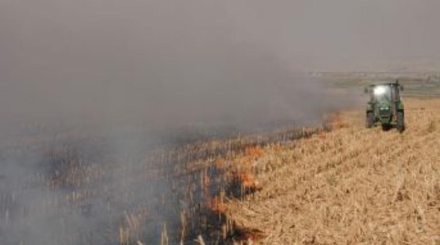 Anız Yangını K&ouml;yl&uuml;lere Korkulu Anlar Yaşattı