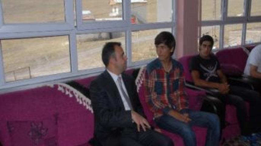 Afganlı M&uuml;ltecilere Sarıkamış Osman Y&uuml;ce Kayak Tesislerine Yerleştirildi