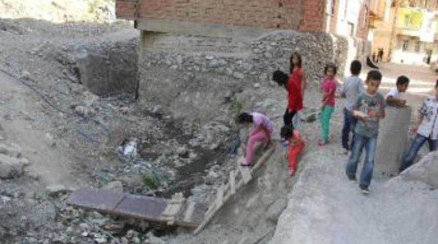 Selden Zarar G&ouml;ren K&ouml;pr&uuml; Onarılmayı Bekliyor