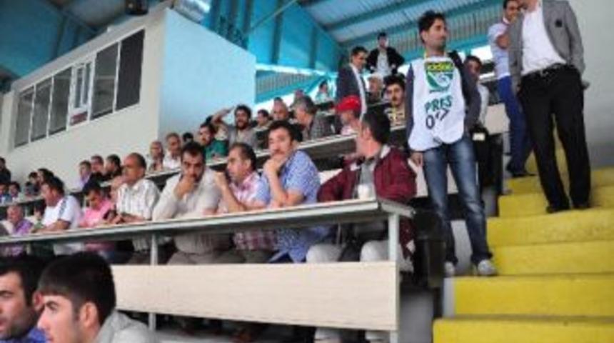 Basın Trib&uuml;n&uuml;nde Gshm Skandalı