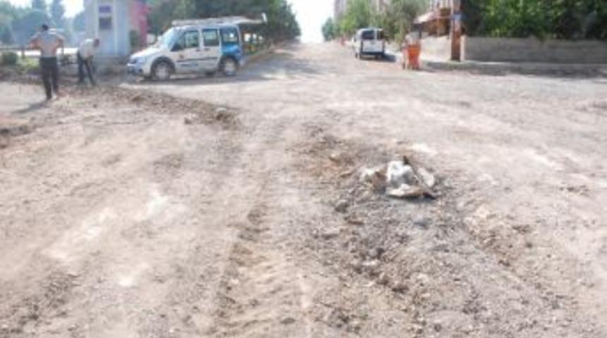 Besni&rsquo;de Kilitli Parke Taşı &Ccedil;alışmaları Başladı